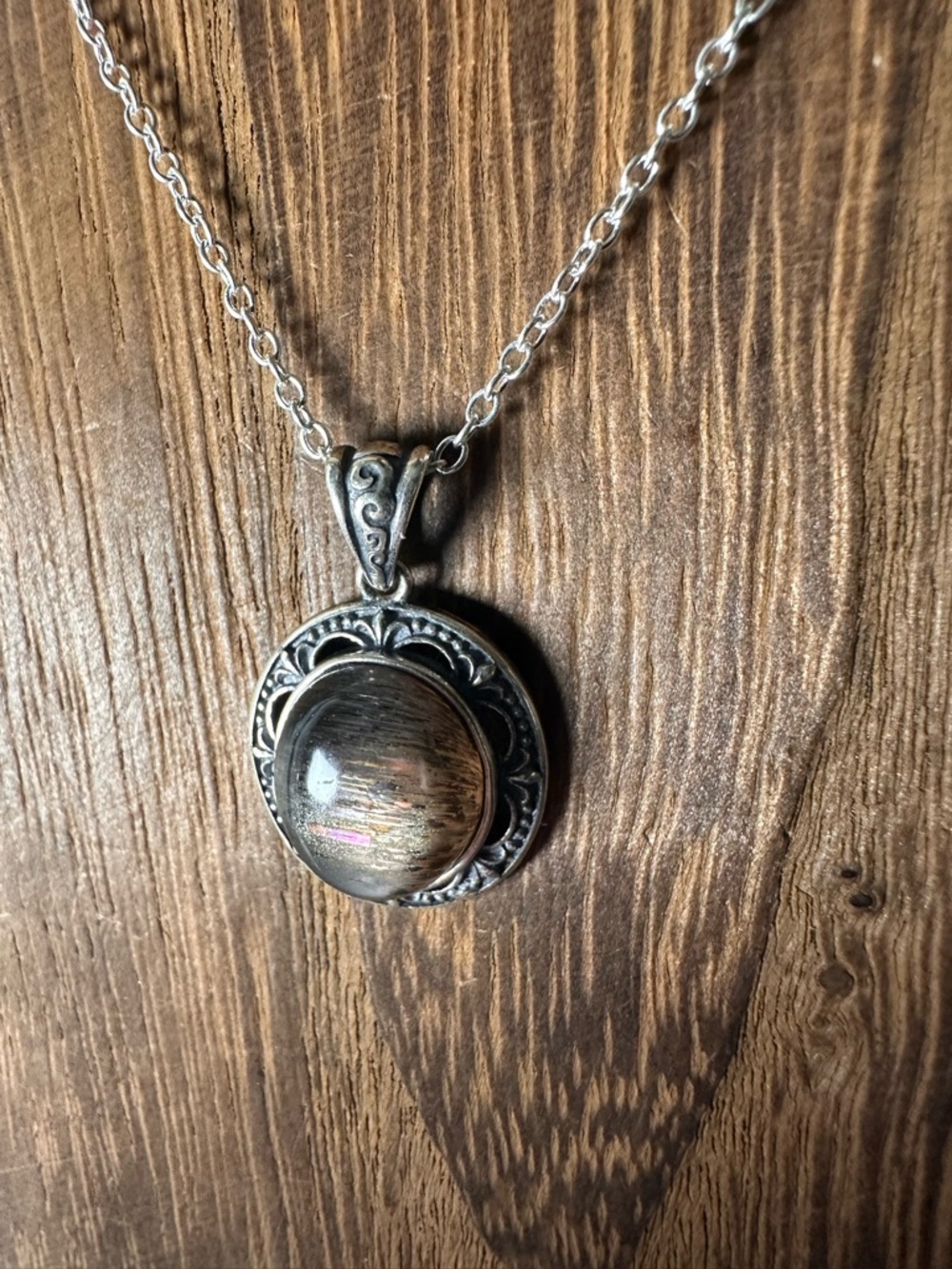 Sunstone and Silver Vintage Style Pendant Necklace on Silver Plated Chain - Picture 4 of 14